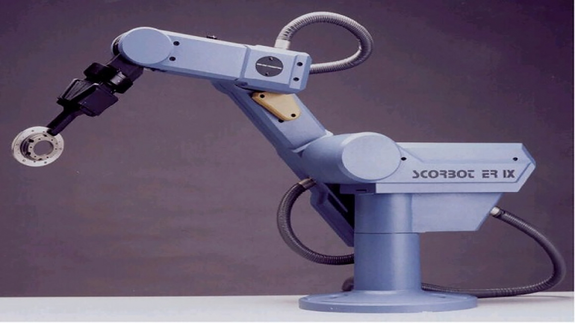 ربات SCORBOT-ER 9