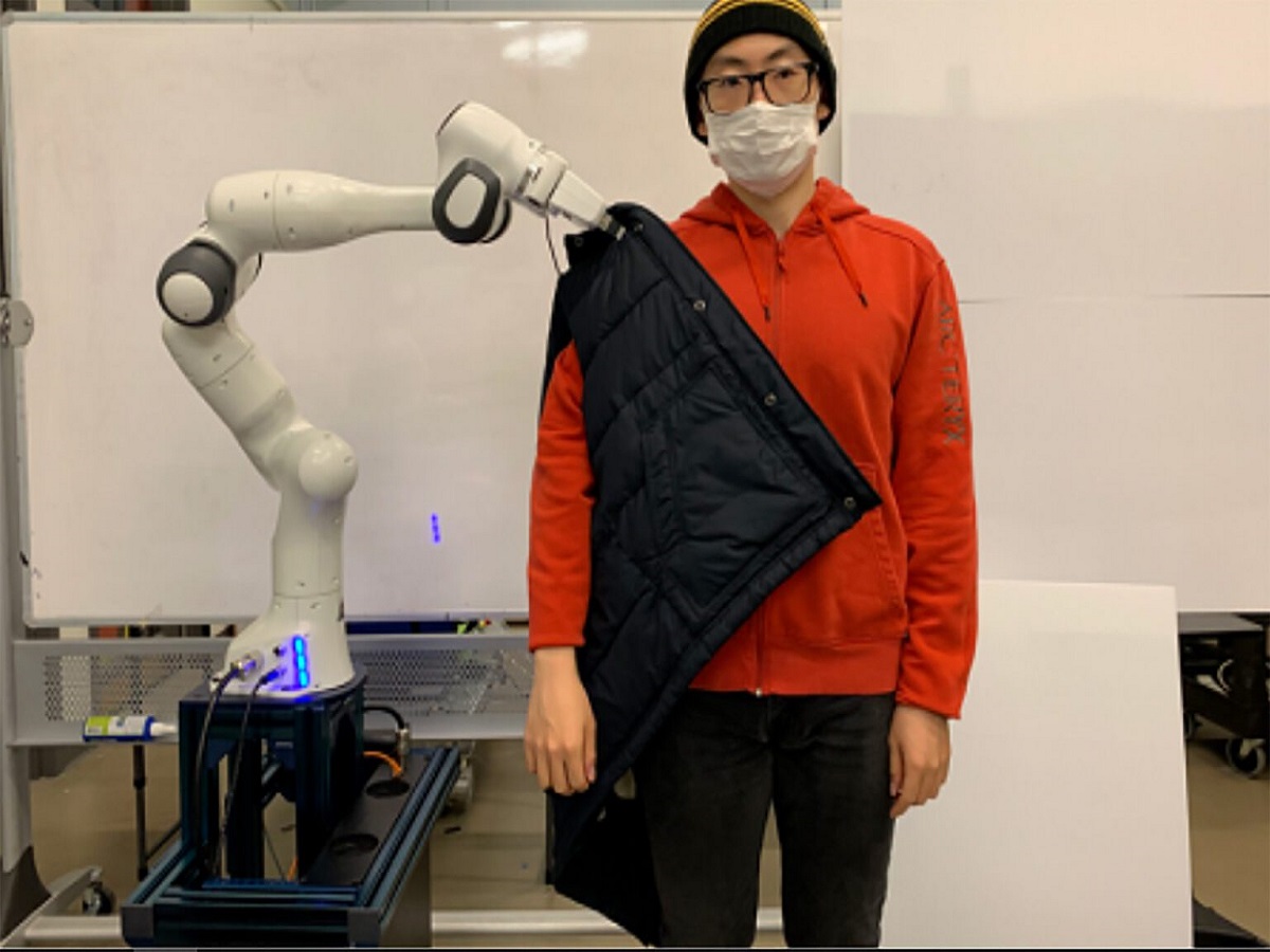 به کمک ربات‌ها لباس بپوشید